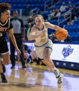 Berry Guides Cowgirls to Victory